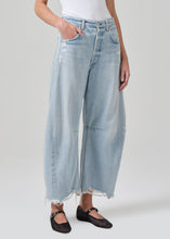 Load image into Gallery viewer, Horseshoe Jean