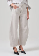 Load image into Gallery viewer, Horseshoe Jean