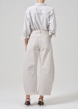 Load image into Gallery viewer, Horseshoe Jean