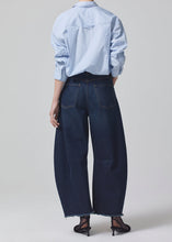 Load image into Gallery viewer, Horseshoe Jean