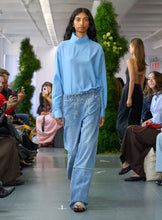 Load image into Gallery viewer, Classic Wash Denim Fischer Jean
