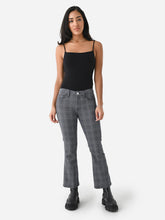 Load image into Gallery viewer, Le Crop Mini Boot Pant
