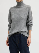 Load image into Gallery viewer, Washable Cashmere Turtleneck Sweater