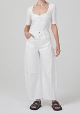 Load image into Gallery viewer, Horseshoe Jean