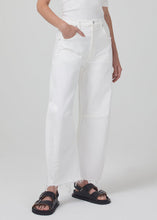 Load image into Gallery viewer, Horseshoe Jean