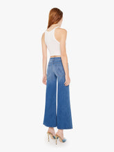 Load image into Gallery viewer, The Down Low Twister Ankle Jean
