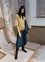 Load image into Gallery viewer, Tropical Wool Pleating Sunray Skirt

