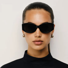 Jeannie in Gloss Black