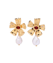 Load image into Gallery viewer, Lotus Pearl Earrings

