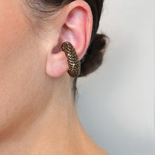 Load image into Gallery viewer, Ora Small Earcuff
