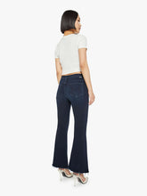 Load image into Gallery viewer, Lil Weekender Fray Jean
