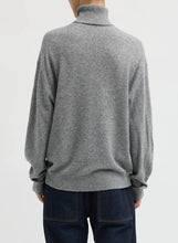 Load image into Gallery viewer, Washable Cashmere Turtleneck Sweater
