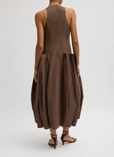 Load image into Gallery viewer, Compact Eco Poplin Pinched Pleat Dress
