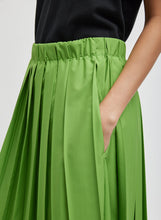 Load image into Gallery viewer, Nylon Pleated Pull On Skirt
