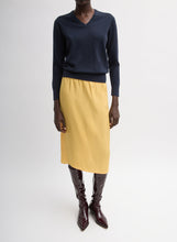 Load image into Gallery viewer, Skinlike Mercerized Wool Shrunken V-Neck Sweater
