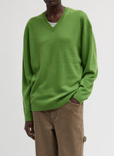 Load image into Gallery viewer, Washable Cashmere Easy V-Neck Sweater

