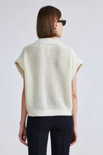 Load image into Gallery viewer, Oliva Linen Vest
