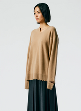 Load image into Gallery viewer, Soft Lambswool Cutout Neckband Pullover
